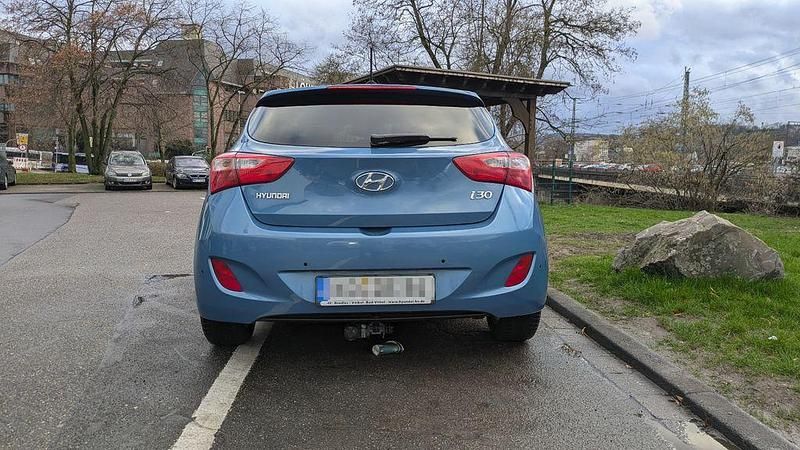 Gebraucht Hyundai i30 Style 110 PS (80 kW) 2013 Blau Limousine