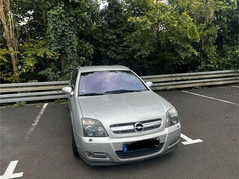 Grau Gebraucht 2005 Opel Signum Kombi | 2.500 € (Etwas zu teuer) - Bild 1/4