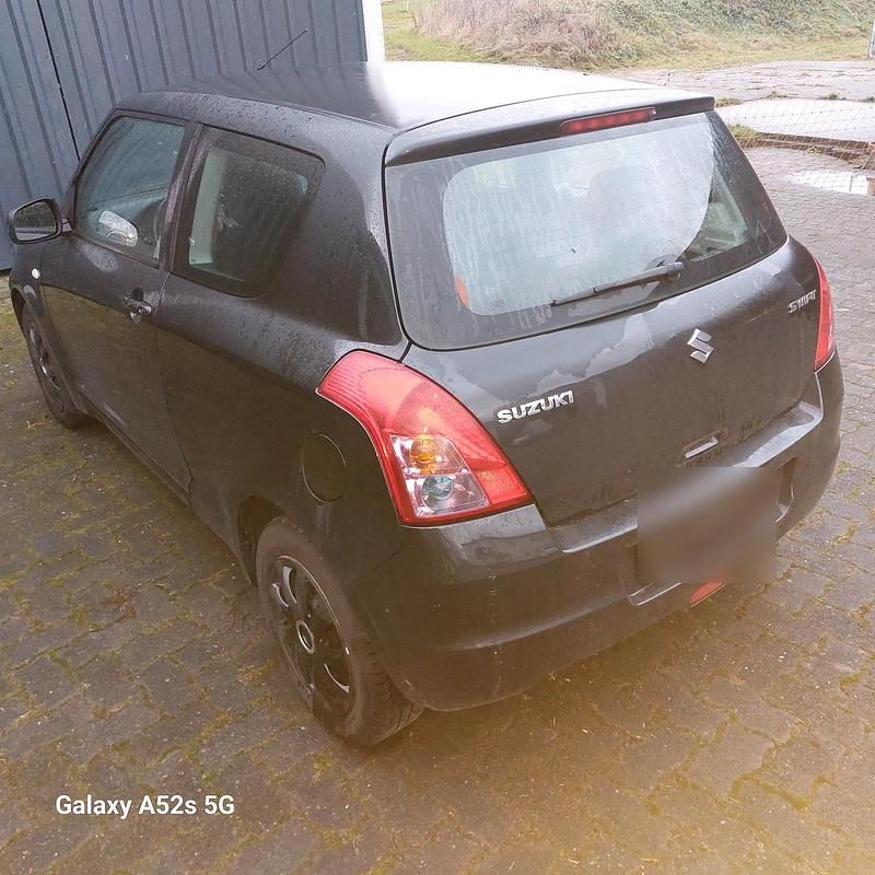 Gebraucht Suzuki Swift 90 PS (66 kW) 2012 Schwarz Kleinwagen