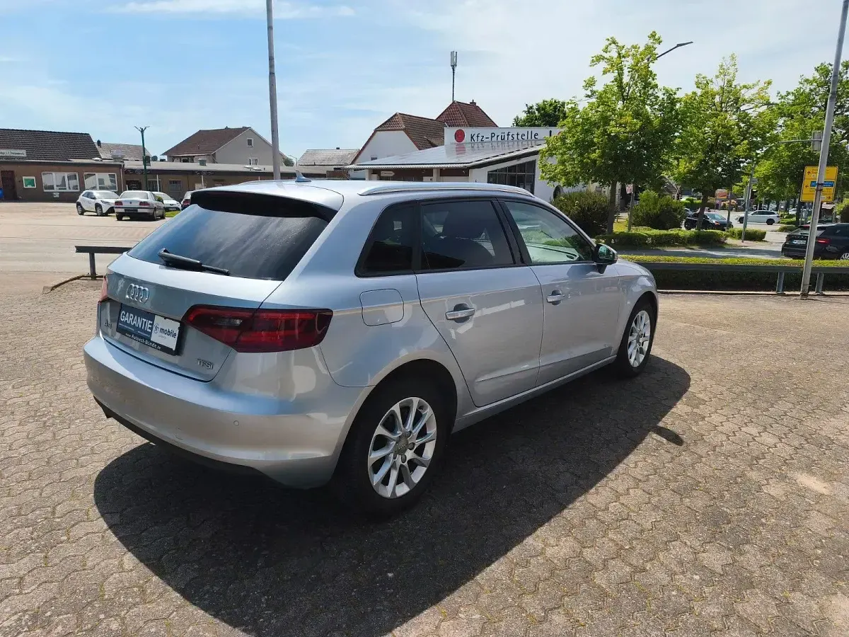 Gebraucht Audi A3 Sportback Attraction 110 PS (80 kW) 2016 Silber Kleinwagen