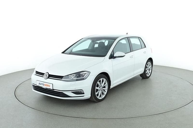 Weiß Gebraucht 2017 VW Golf VII Highline Limousine | 16.440 € (Fairer Preis) - Bild 1/3