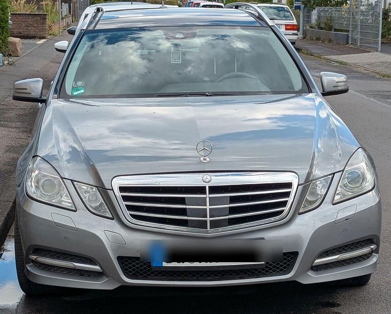 Grau Gebraucht 2010 Mercedes E350 Avantgarde Kombi | 9.300 € (Etwas zu teuer) - Bild 1/4
