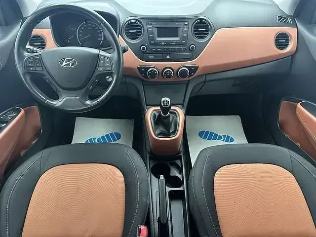 Gebraucht Hyundai i10 Style 87 PS (63 kW) 2018 Braun metallic Kleinwagen