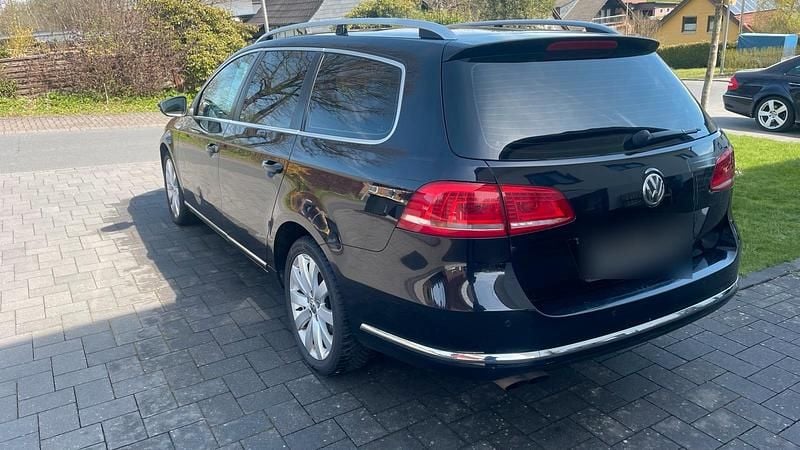 Usata VW Passat 140 CV (102 kW) 2011 Nero Station wagon
