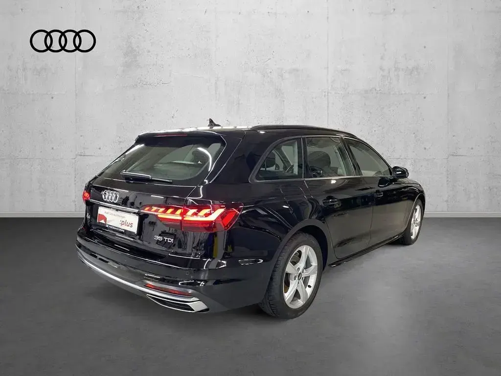 Gebraucht Audi A4 Ambiente 163 PS (119 kW) 2022 Brillantschwarz Kombi