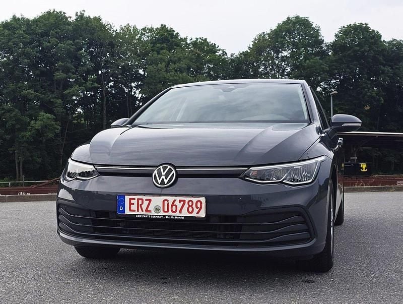 Gebraucht VW Golf VIII Life 131 PS (96 kW) 2020 Grau Kleinwagen