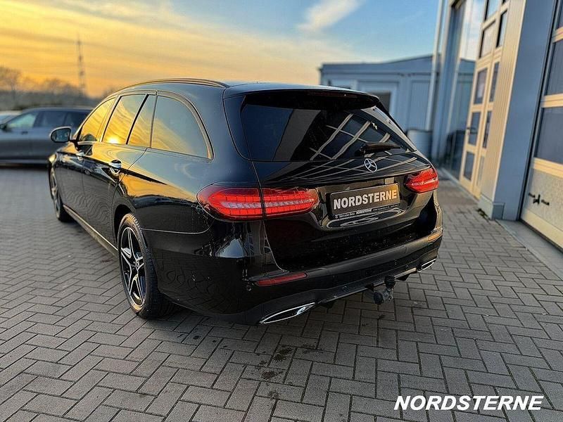 Gebraucht Mercedes E300 AMG line 306 PS (225 kW) 2022 Obsidianschwarz  lack Kombi