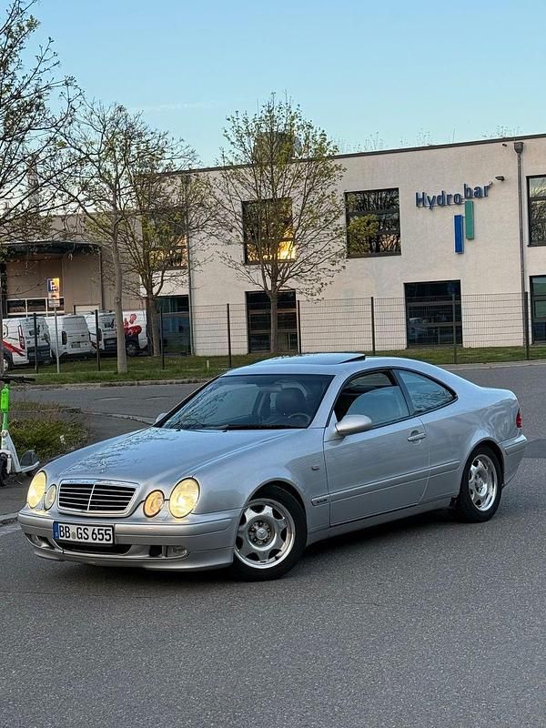 Silber Gebraucht 1999 Mercedes CLK230 Coupé | 2.700 € - Bild 1/4