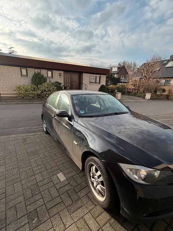 Gebraucht BMW 318 129 PS (94 kW) 2007 Schwarz Limousine