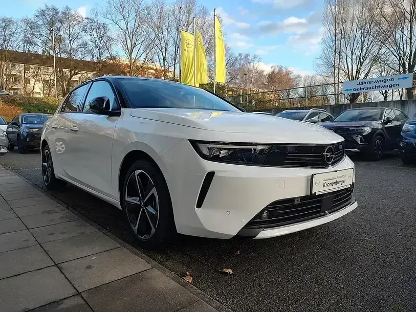 Gebraucht Opel Astra Elegance 110 PS (80 kW) 2023 Arktis weiß Kleinwagen