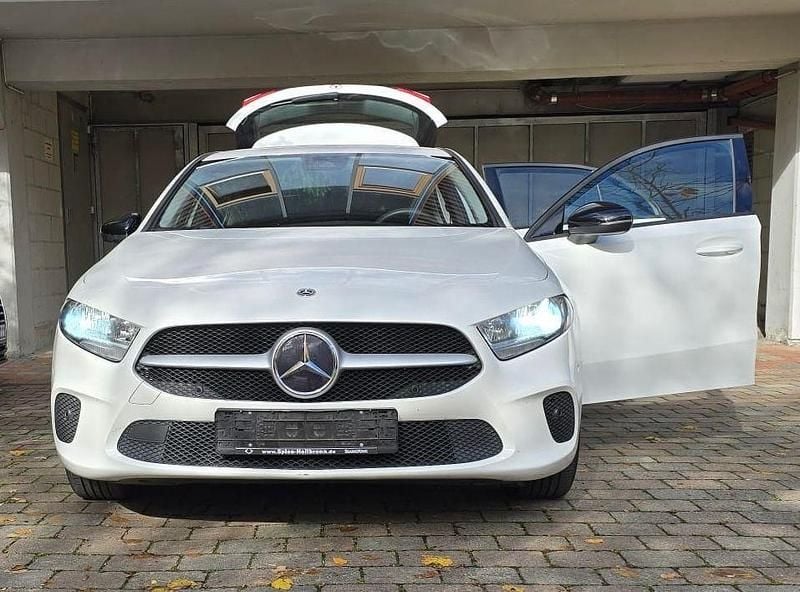 Gebraucht Mercedes A200 163 PS (119 kW) 2022 Weiß Limousine