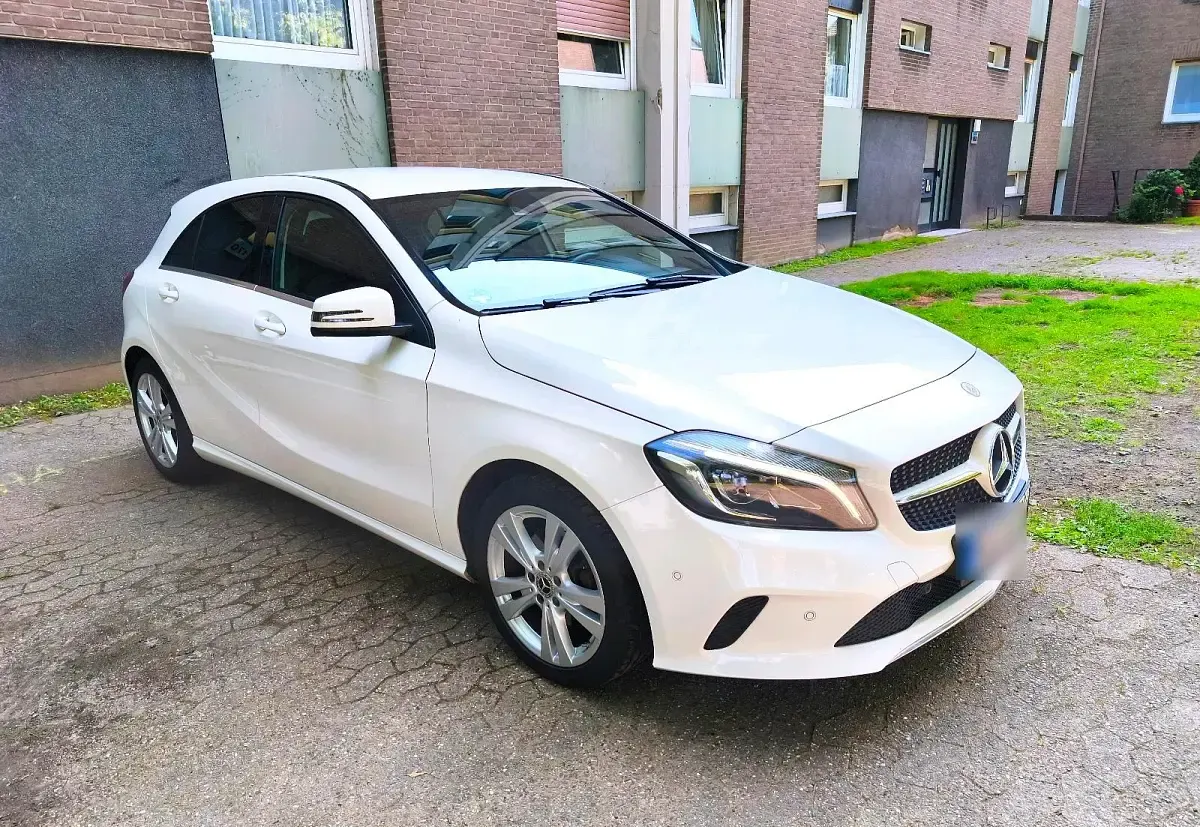 Gebraucht Mercedes A160 102 PS (75 kW) 2017 Weiß Limousine