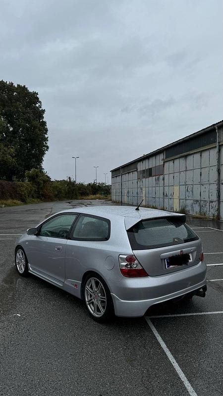 Second-hand Honda Civic 200 CP (147 kW) 2003 Argintiu Coupe