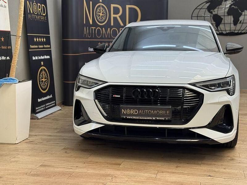 Gletscherweiß metallic (metallic) Gebraucht 2022 Audi e-tron Black Edition SUV | 31.700 € (Guter Preis) - Bild 1/3