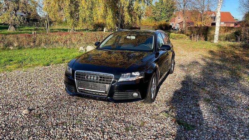 Schwarz Gebraucht 2010 Audi A4 Attraction Limousine | 6.990 € (Guter Preis) - Bild 1/4