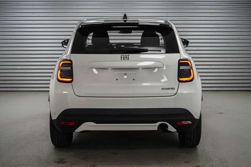 Neu Fiat 600 101 PS (74 kW) 2025 Gelato weiß Limousine