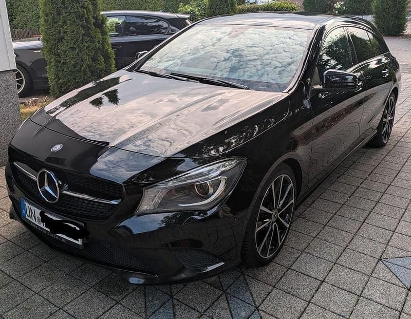Schwarz Gebraucht 2016 Mercedes CLA200 Shooting Brake Kombi | 12.900 € (Fairer Preis) - Bild 1/4