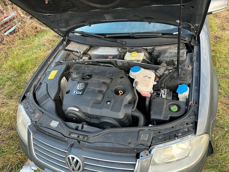 Usata VW Passat 110 CV (80 kW) 2004 Grigio Station wagon
