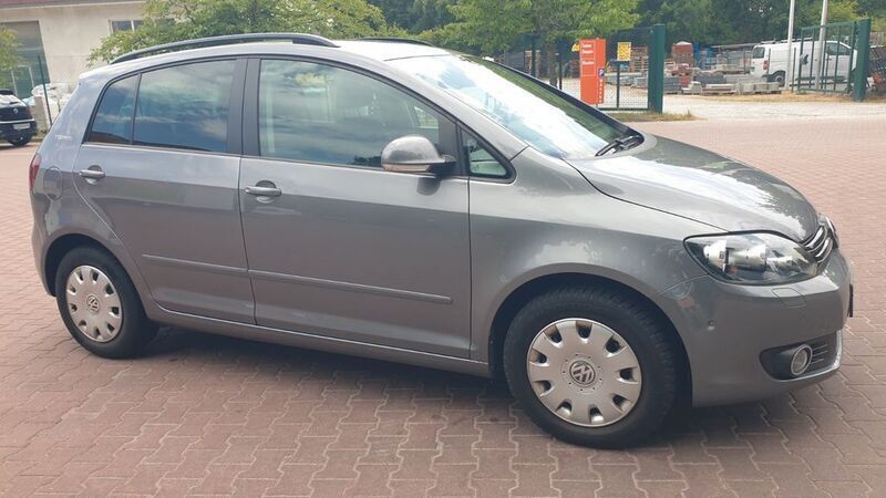 Grau Gebraucht 2010 VW Golf Plus Team Van / Kleinbus | 8.400 € (Etwas zu teuer) - Bild 1/4