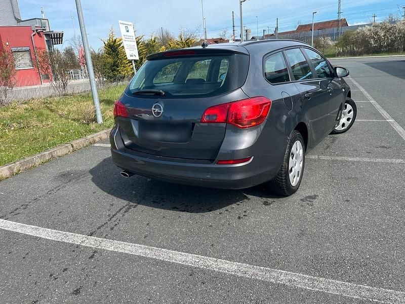 Gebraucht Opel Astra 119 PS (87 kW) 2012 Grau Kombi