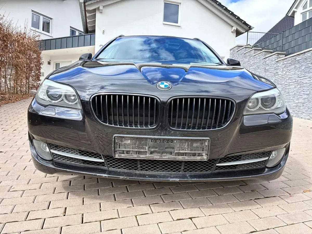 Gebraucht BMW 520 184 PS (135 kW) 2012 Schwarz Kombi