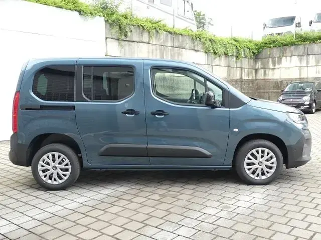 Neu Fiat Doblò Comfort 131 PS (96 kW) 2026 Libeccio blau metallic Van / Kleinbus