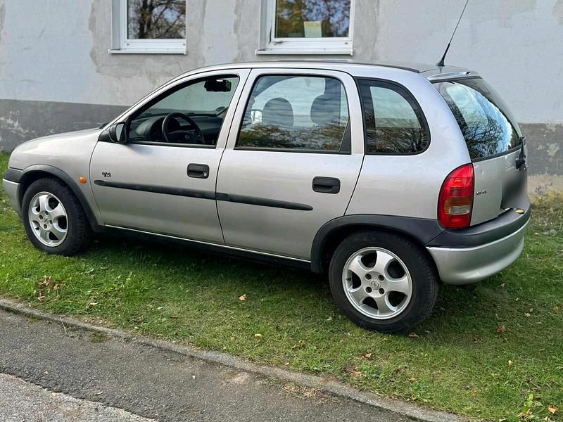 Second-hand Opel Corsa 75 CP (55 kW) 2000 Argintiu Hatchback