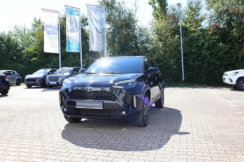 Gebraucht 2022 Toyota Yaris Hybrid Team | 23.990 € (Fairer Preis) - Bild 1/4