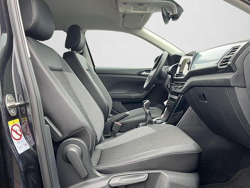 Gebraucht VW T-Cross Life 95 PS (69 kW) 2025 Deep black perleffekt (metallic) SUV