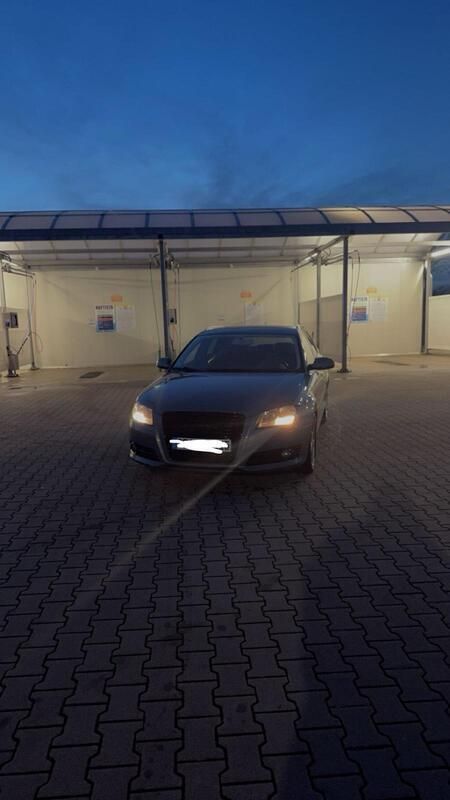 Blau Gebraucht 2010 Audi A3 Sportback Limousine | 3.500 € (Guter Preis) - Bild 1/4