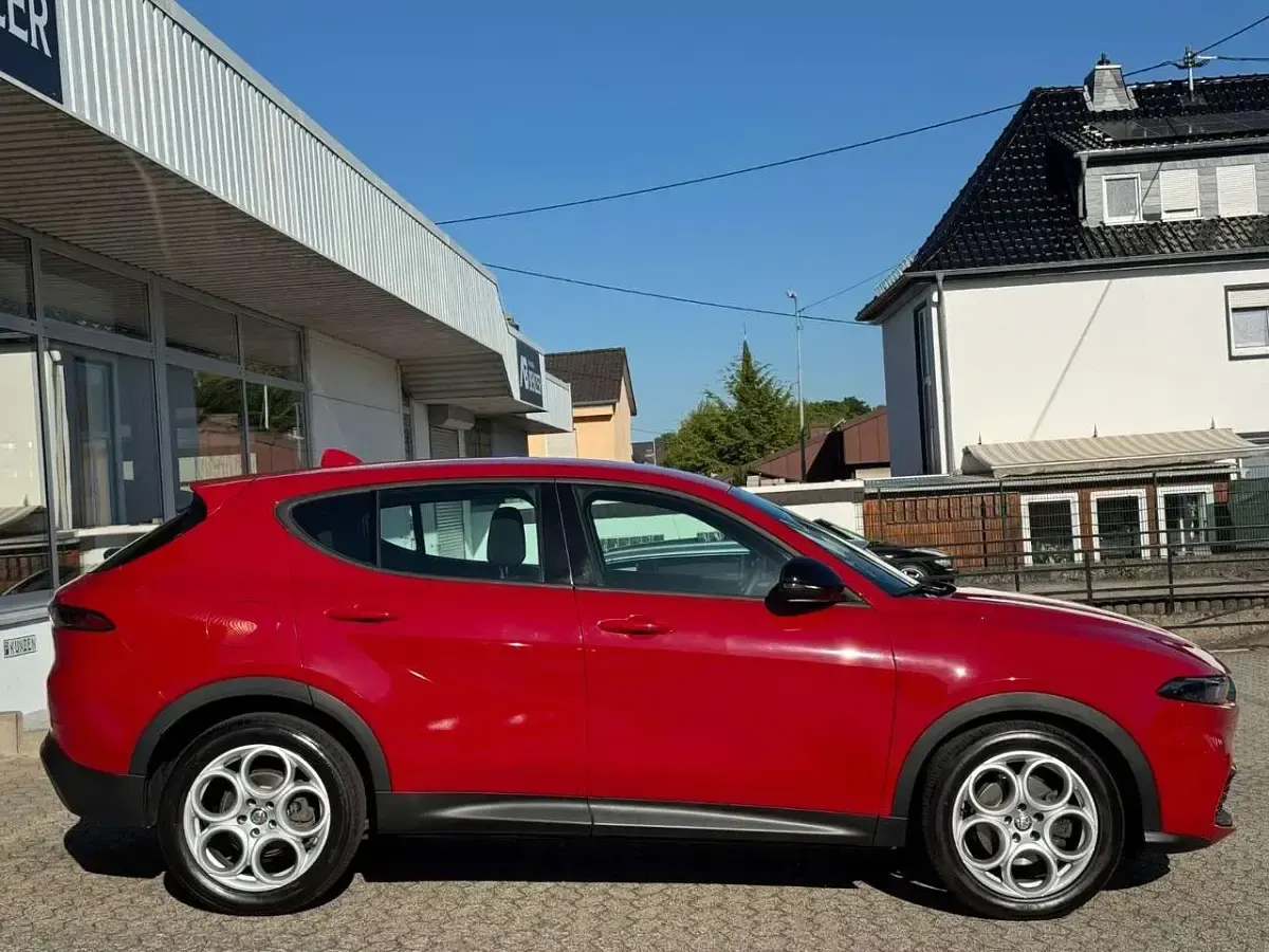 Gebraucht Alfa Romeo Tonale Super 131 PS (96 kW) 2023 Rot SUV