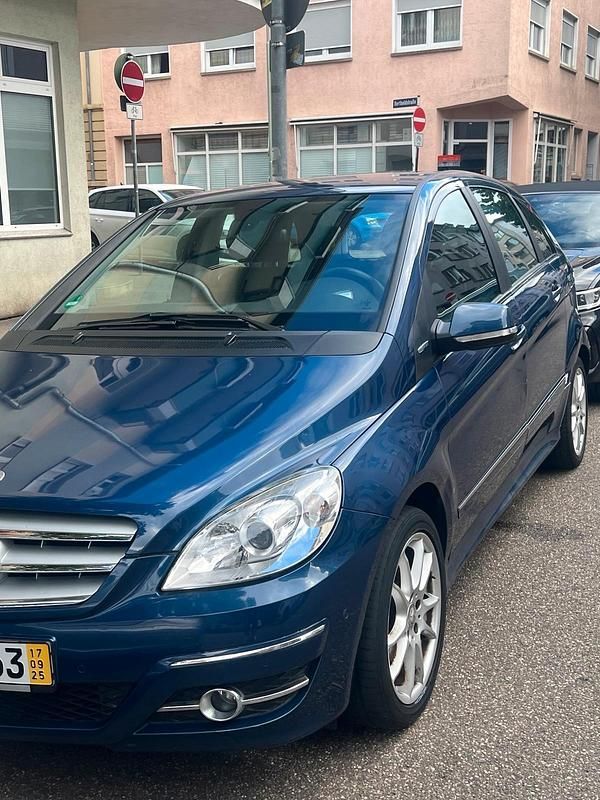 Blau Gebraucht 2011 Mercedes B180 Van / Kleinbus | 3.200 € (Superpreis) - Bild 1/4