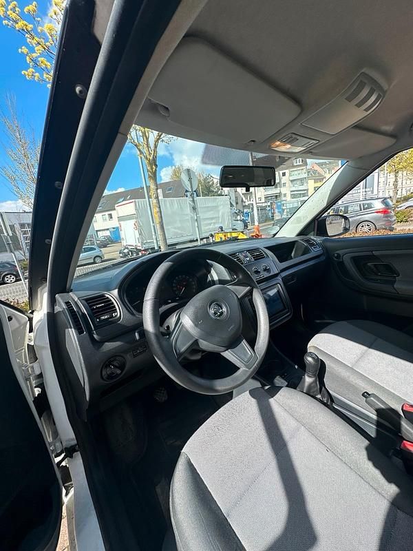 Gebraucht Skoda Fabia 60 PS (44 kW) 2014 Weiß Limousine