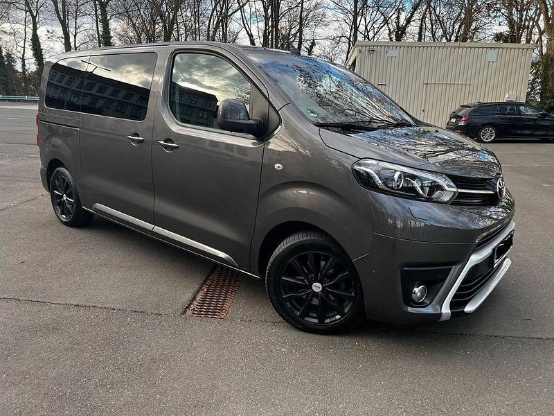 Gebraucht Toyota Proace Executive 177 PS (130 kW) 2020 Grau Van / Kleinbus