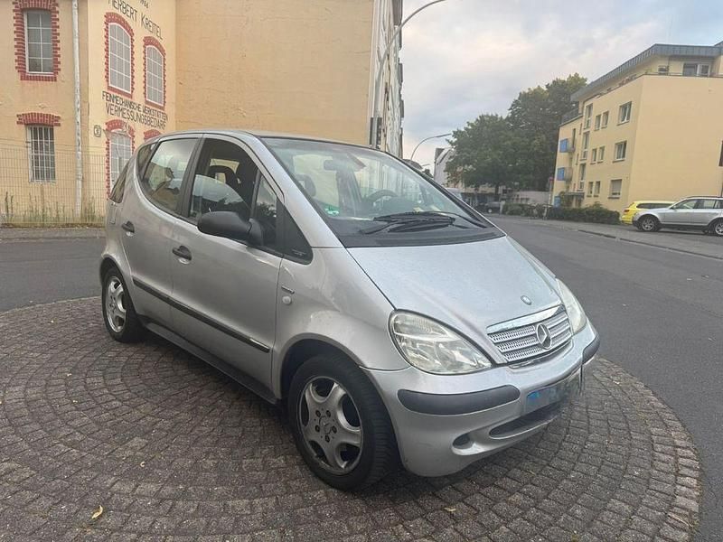 Silber Gebraucht 2002 Mercedes A140 Classic Van / Kleinbus | 955 € (Fairer Preis) - Bild 1/4