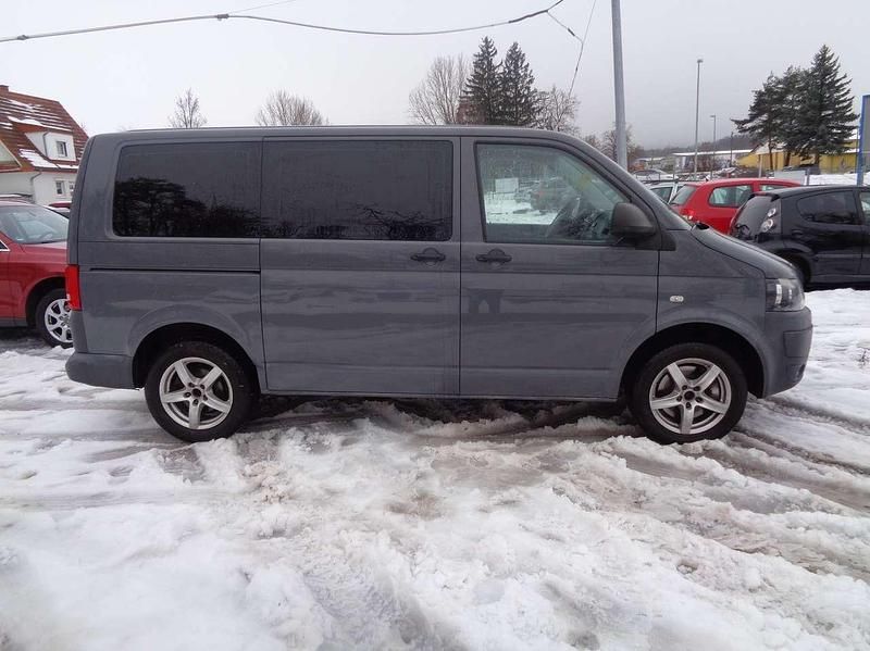 Gebraucht VW Caravelle 179 PS (131 kW) 2010 Grau Van / Kleinbus