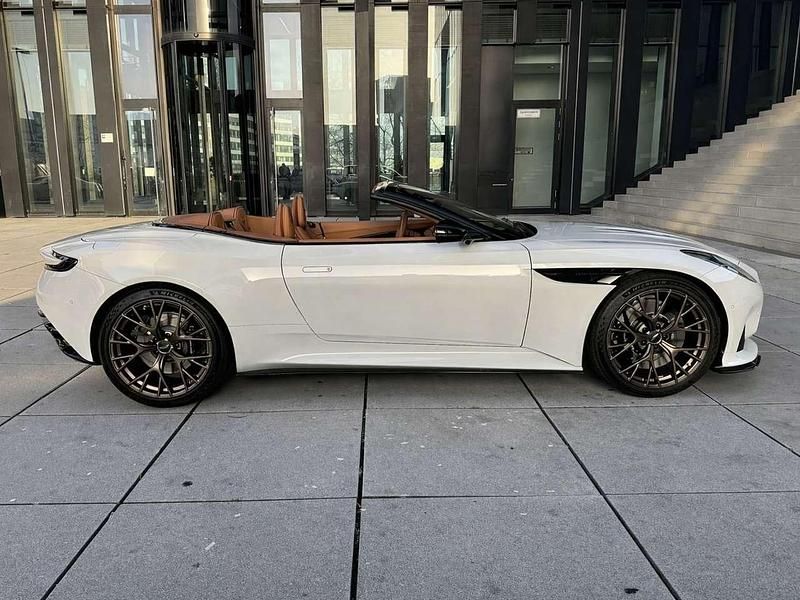 Gebraucht Aston Martin DB12 680 PS (500 kW) 2025 Weiß Cabrio