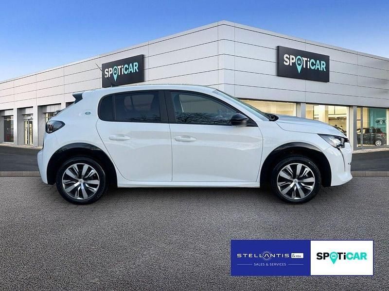 Gebraucht Peugeot e-208 Active 100 kW (136 PS) 2023 Weiß Kleinwagen