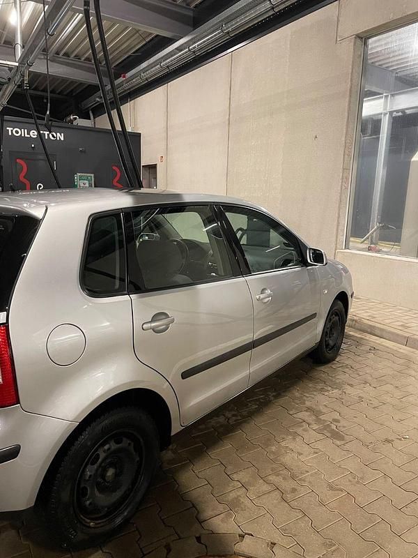 Gebraucht VW Polo 64 PS (47 kW) 2003 Silber Kleinwagen