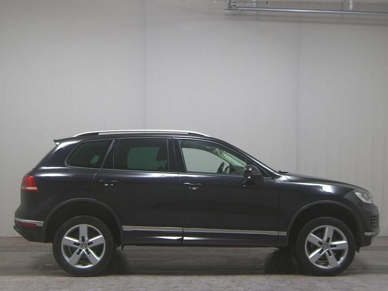 Schwarz Gebraucht 2018 VW Touareg R-line SUV | 21.990 € - Bild 1/4