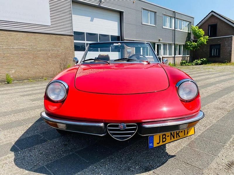 Gebraucht Alfa Romeo Spider Veloce 126 PS (92 kW) 1983 Rot Cabrio