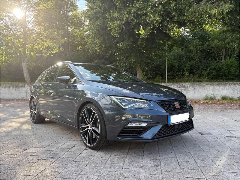 Grau Gebraucht 2020 Cupra Leon Kombi | 21.940 € (Guter Preis) - Bild 1/4