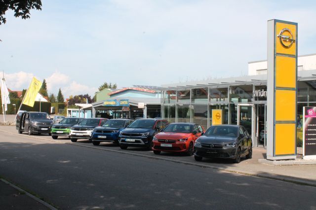 Rot Gebraucht 2024 Opel Corsa Limousine | 20.990 € (Etwas zu teuer) - Bild 1/4