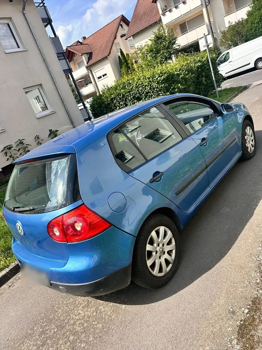 Gebraucht VW Golf V 105 PS (77 kW) 2004 Blau Kleinwagen
