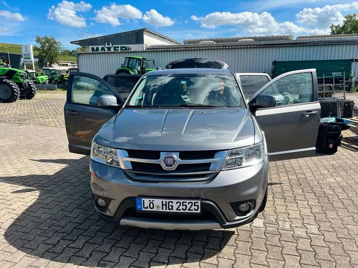 Gebraucht Fiat Freemont 140 PS (102 kW) 2012 Grau SUV