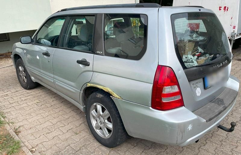 Silber Gebraucht 2004 Subaru Forester SUV | 390 € - Bild 1/4