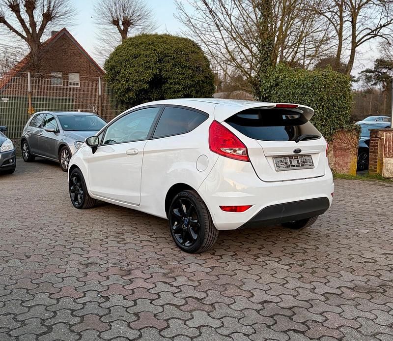 Gebraucht Ford Fiesta 82 PS (60 kW) 2009 Weiß Kleinwagen