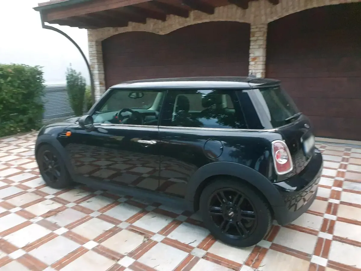 Gebraucht Mini ONE 98 PS (72 kW) 2011 Schwarz Kleinwagen