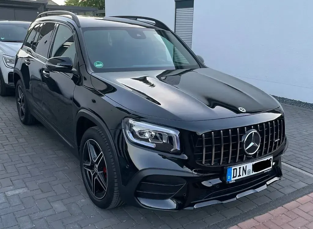 Gebraucht Mercedes GLB200 AMG line 163 PS (119 kW) 2021 Schwarz SUV