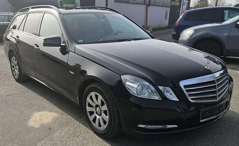 Gebraucht Mercedes E200 136 PS (100 kW) 2011 Schwarz Kombi